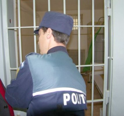 Hoţii care au spart o societate din Mamaia, arestaţi 29 de zile